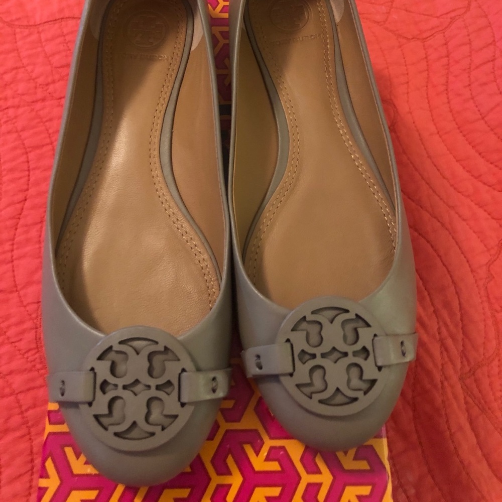 ❌❌. SOLD ❌ ❌. Tory Burch leather Gabriel ballet flat